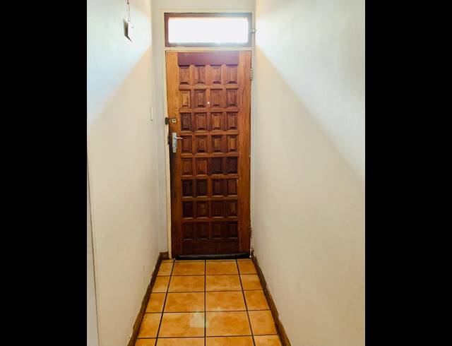 2 BEDROOM FLAT FOR SALE IN VANDERBIJLPARK CE 1